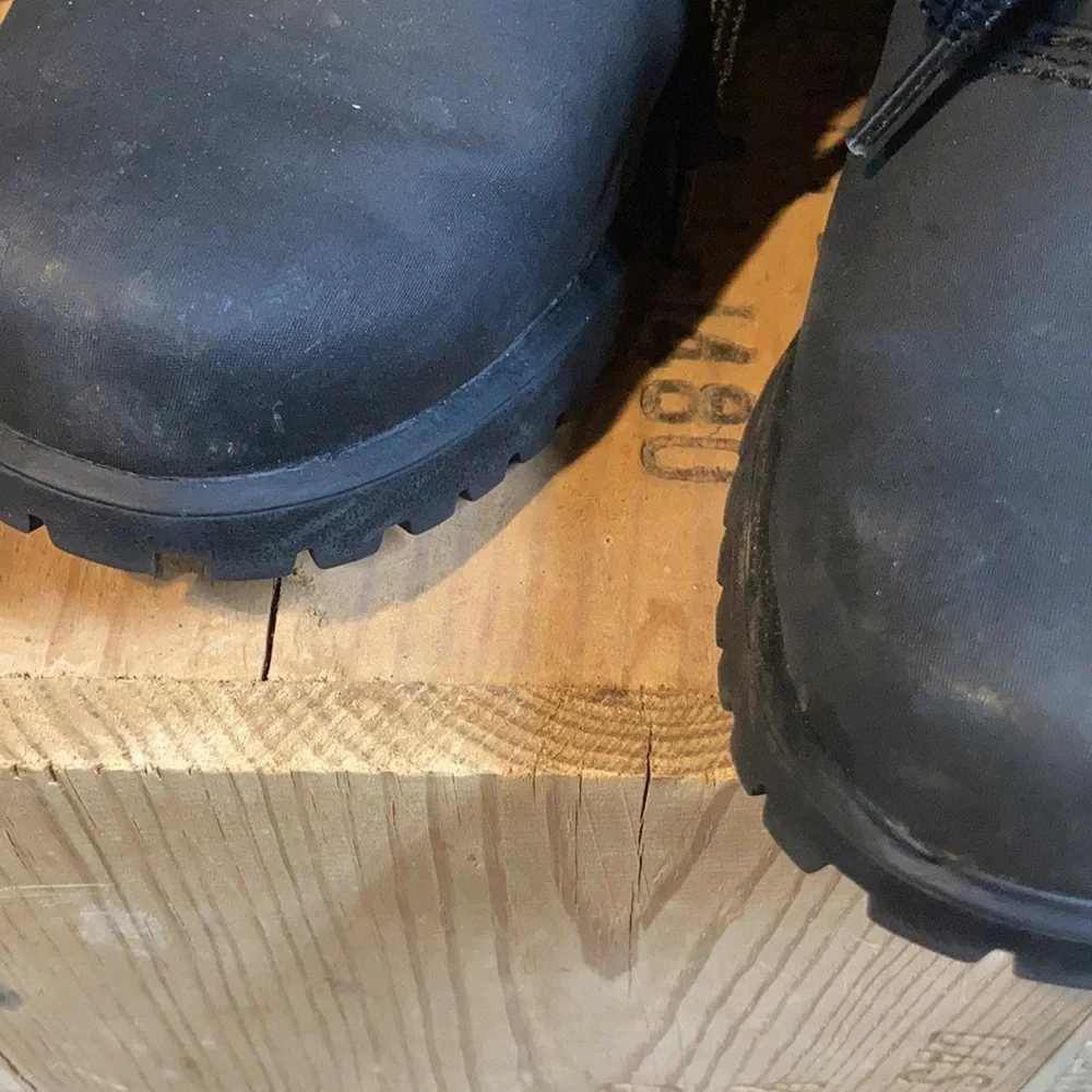 6.5 Wide woman’s Sporto black ankle boot. Faux fur lining. Excellent con…